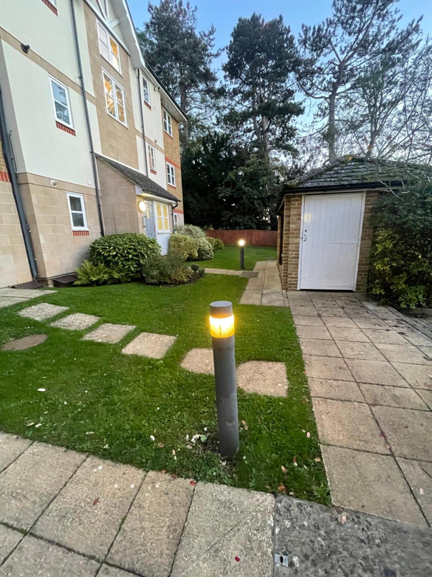 Large Double Bed And Bathroom Oxford Exterior foto